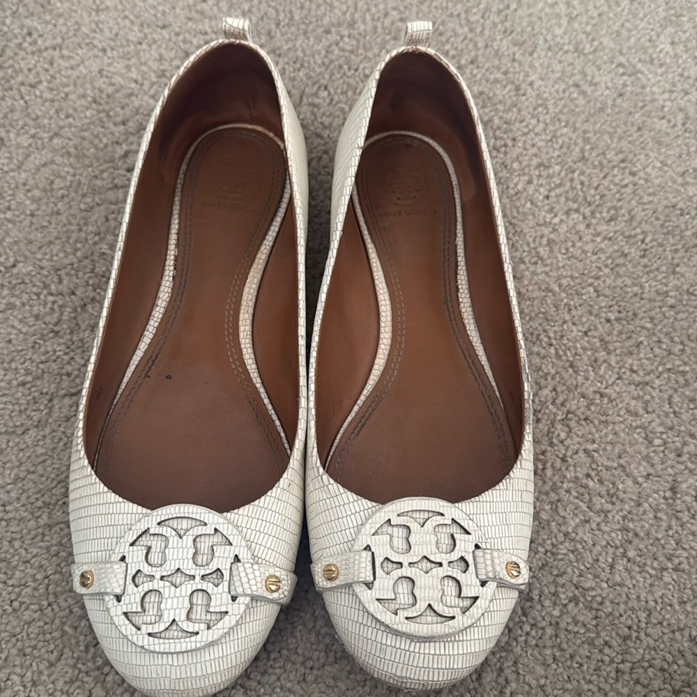 Tory Burch textured flats in white size 9